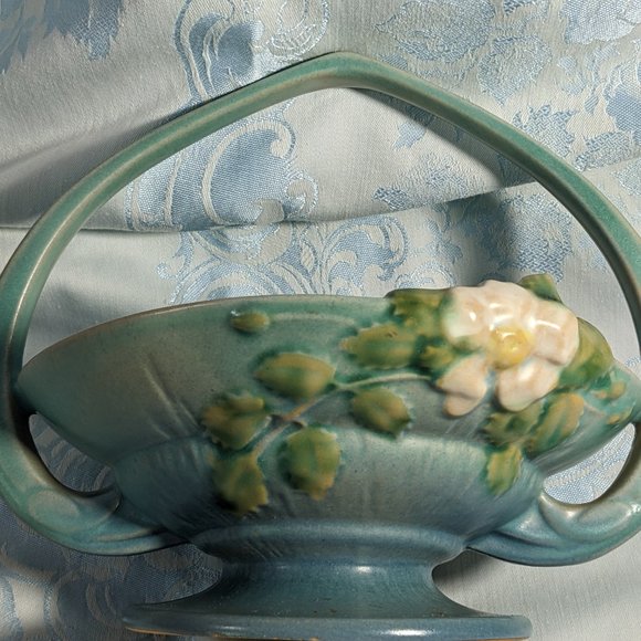 Americana History Vintage Roseville Pottery White Rose On Blue Basket #362-8 - Picture 1 of 10